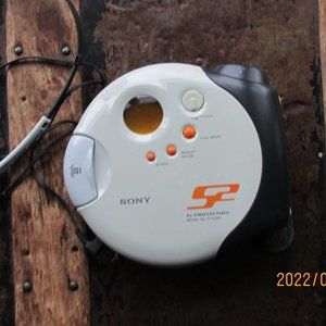 Sony CD Walkman S2 G-Protection D-SJ303 W/Strap Portable CD Player